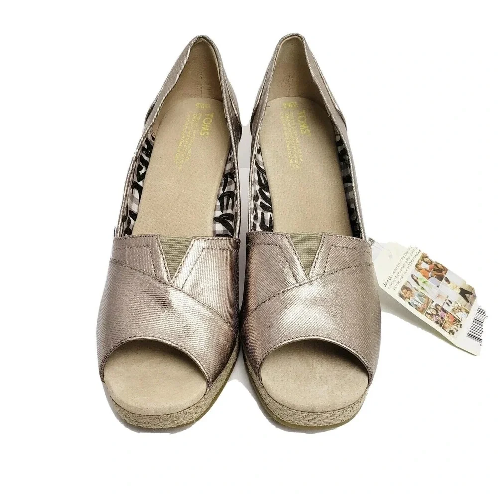 Toms 9.5 M silver twill wedge heel Pewter Bennet peep toe with box and‎ shoe bag